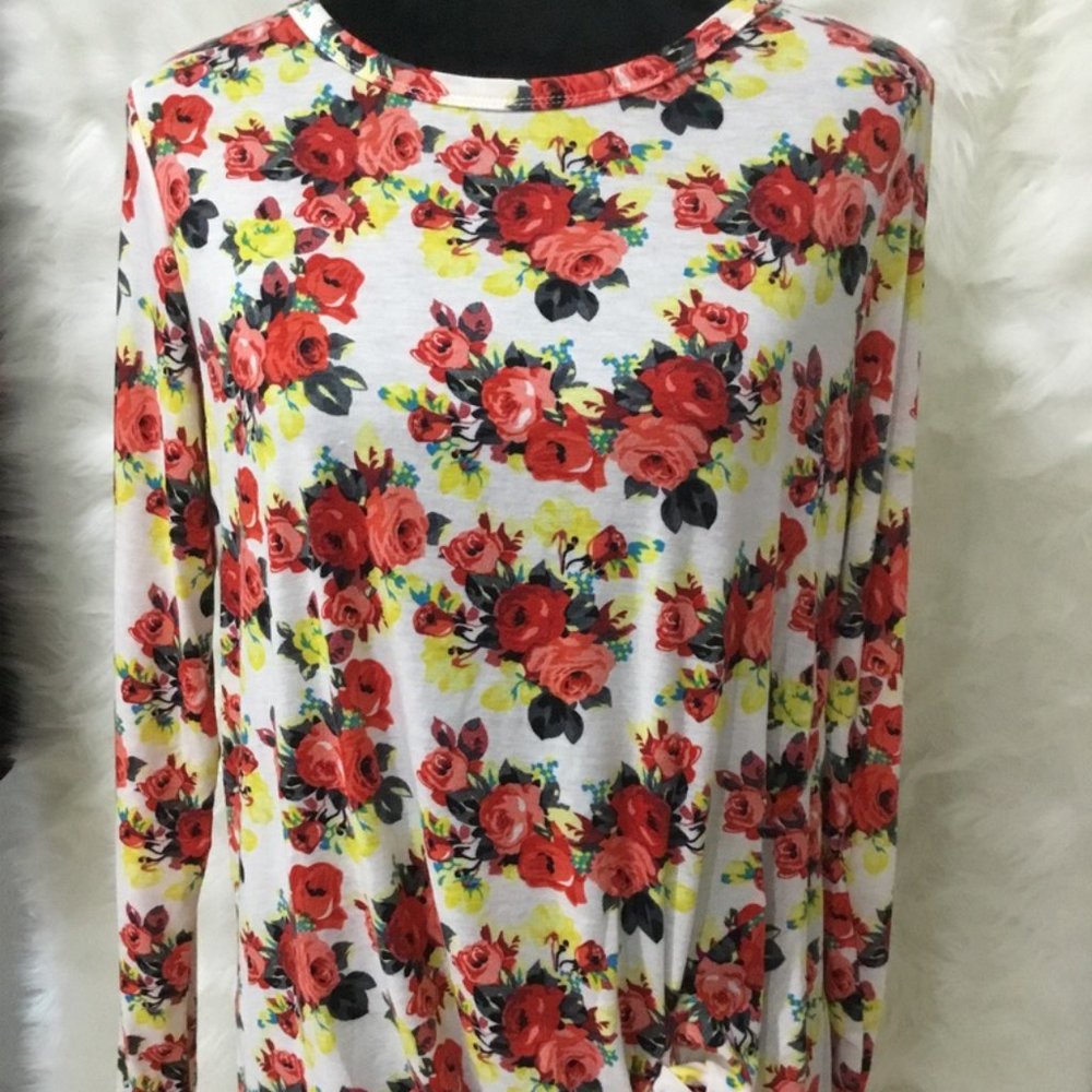NWT KEEMO CASUAL CRE NECK TOP W/ TIE IN FRONT
